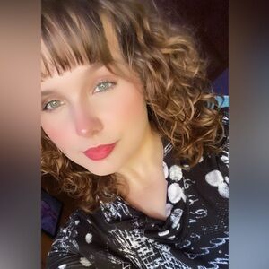 MEET YOUR POSHER 💕